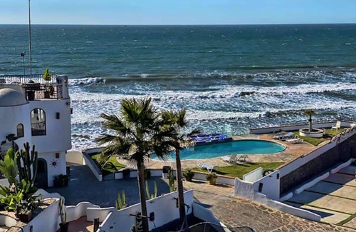 Playas de Rosarito House | Casa Villa Grande - sleeps 30+, Oceanfront,Pool and Jacuzzi