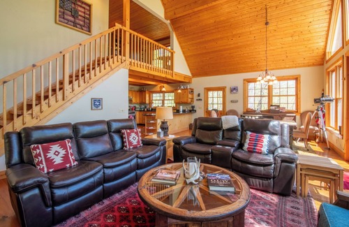 Cullowhee Cabin | Casablanc - Stunning Mountain Cabin Near WCU