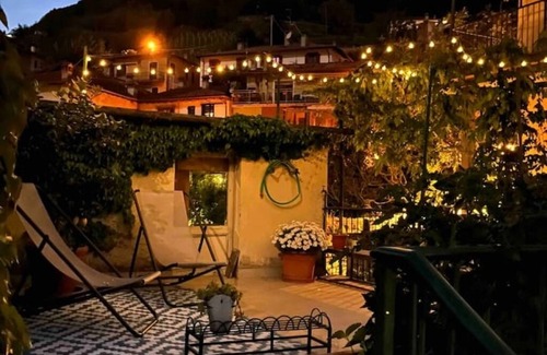 Domaso House | Casalago. Little house with terrace in Roman alleys.