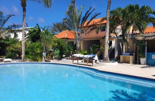 Opal Apartment | Casalina Garden 2 blocks to Palm Beach & Kitesurfing school