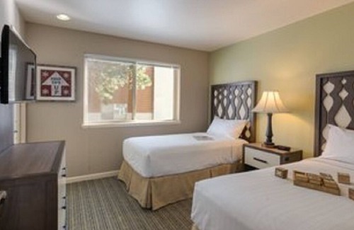 Downtown Leavenworth Resort | Cascade Mountains tapping on your shoulder!