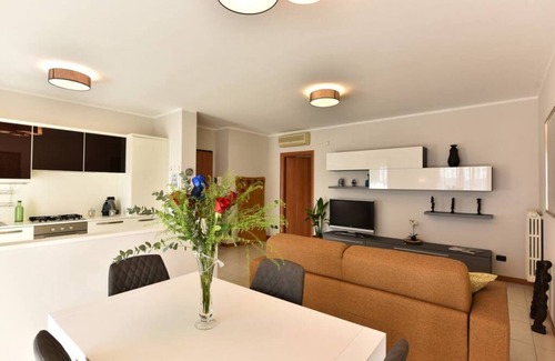Cernusco sul Naviglio Apartment | CaseOspitali - Masai Mara super bilo con balcone