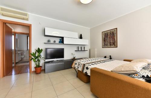 Cernusco sul Naviglio Apartment | CaseOspitali - Masai Mara, elegante bilocale con ampio balcone