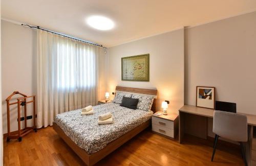 Cernusco sul Naviglio Apartment | CaseOspitali - Masai Mara, elegante bilocale con ampio balcone