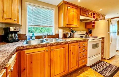 Adelma Beach House | Casita Cozy Cottage Nestled in a Wooded Retreat