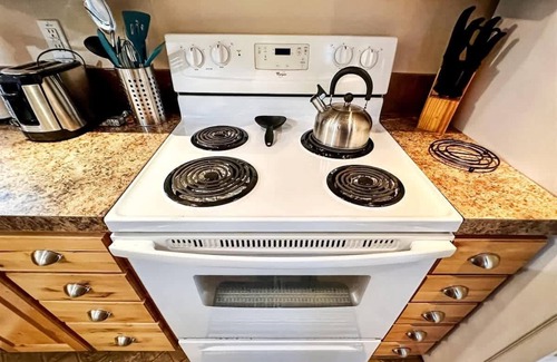 Adelma Beach House | Casita Cozy Cottage Nestled in a Wooded Retreat