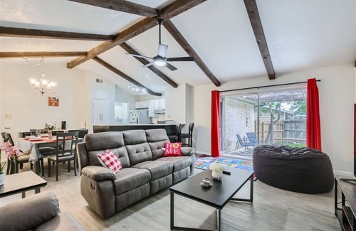 Wetmore House | Casita San Antonio + Family and Pet Friendly