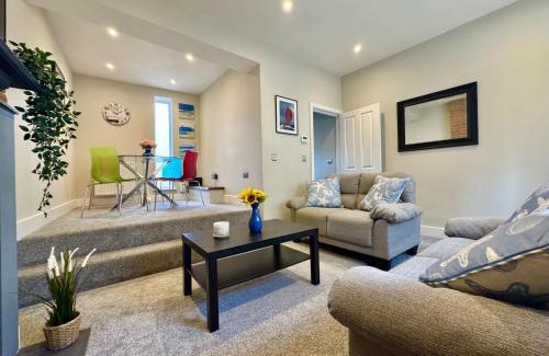Ryde House | Castle Cottage - Central seaside town