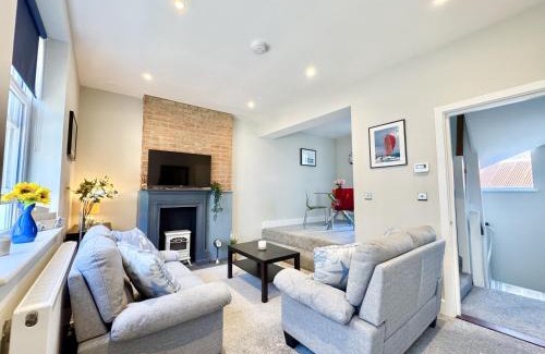Ryde House | Castle Cottage - Central seaside town
