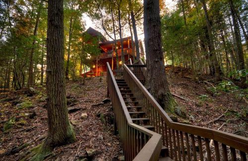 Cherry Log Villa | Castle Creek Hot tub nearby creek gas fireplace