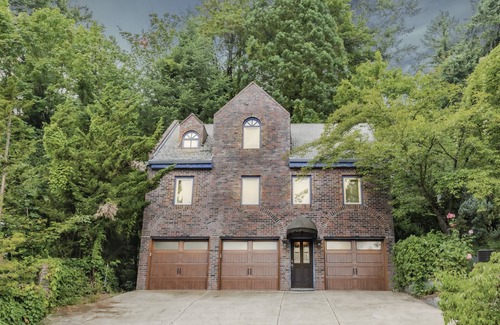 Southwest Hills House | Castle like home in SW PDX, close to downtown!