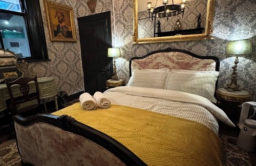 Phibsborough Cabin | Castle Room @ The Royal Lodge Dublin