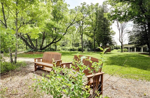 Grimsby Other | Castle with Great Views: GTA Skyline & Modern Citie & Nature Mountains & Beach