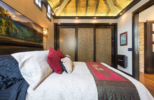 Eureka Valley House | Castro Bali Retreat with Hot Tub in Lush Garden/Zen & High-Tech