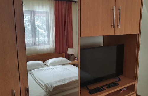 Vama House | Casuta Alesia & David, relaxare la poalele Raraului