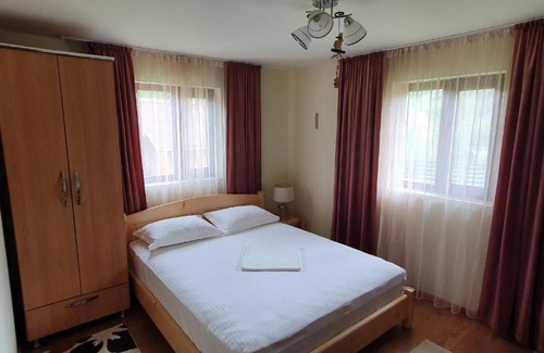 Vama House | Casuta Alesia & David, relaxare la poalele Raraului