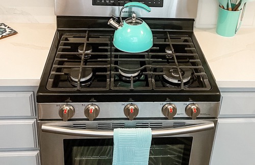 Avalon House | Catalina Cottage - CLEAN-NEW BATHROOMS AND KITCHEN