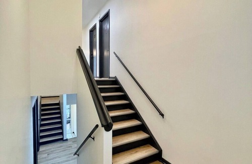 Joslyn Castle Apartment | Cathedral View, Walk to UNMC, Pet Friendly