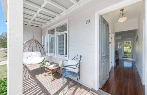 Catherine Hill Bay House | Catho Miners Cottage [pet friendly]