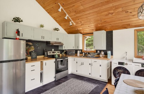 Prattsville Cabin | Catskills Cabin Retreat: Wood Fired Hot Tub, Firepit & 7 Private Acres