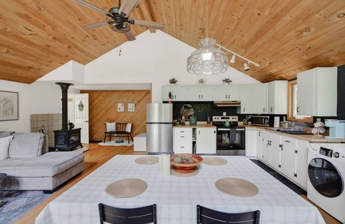Prattsville Cabin | Catskills Cabin Retreat: Wood Fired Hot Tub, Firepit & 7 Private Acres