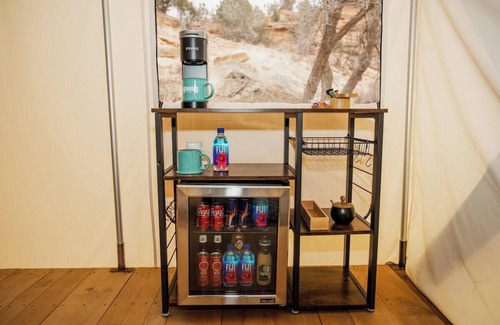 Kanab Cabin | Cave Lakes Canvas Cabin Suite with Soaker tub #1