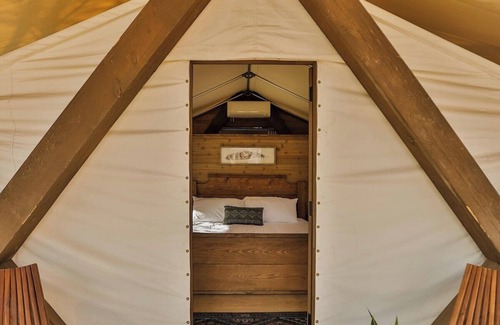 Kanab Cabin | Cave Lakes Canvas Cabin Suite with Soaker tub #1