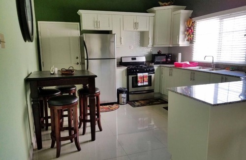 Kingston House | Caymanas Estates Villa!