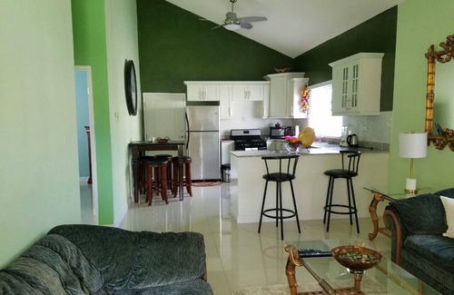 Kingston House | Caymanas Estates Villa!