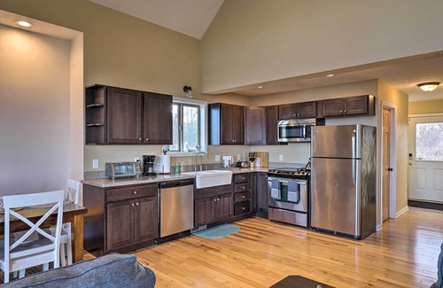 Romulus Cabin | Cayuga Lake Cabin in Romulus < 1 Mi to Wineries!