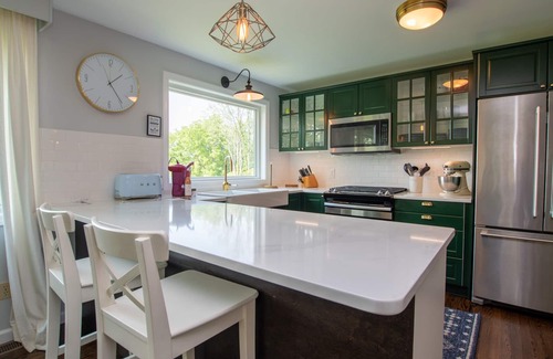 Town of Ledyard Cottage | Cayuga Sunshine: Luxury on Cayuga Lake. Close to Aurora!