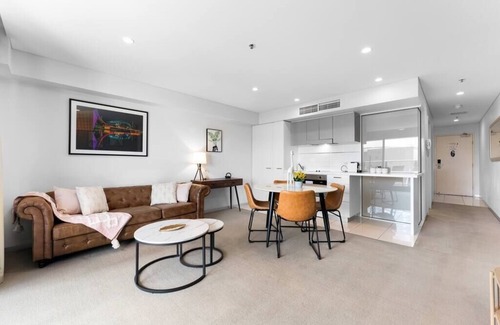 Adelaide Central Business District Apartment | CBD 1BR Apt-104 North Terrace-Walkable/CityView