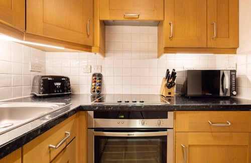 Chinatown Apartment | CCR6 - Studio Apartment, Sleeps 2