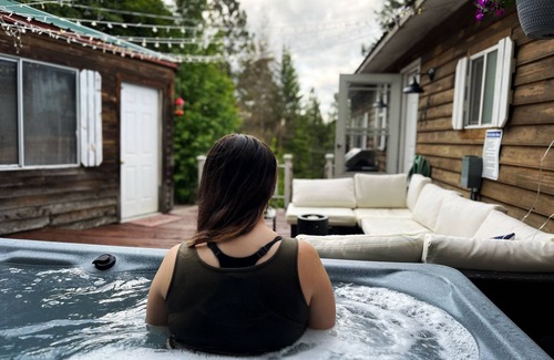 Worley Cabin | CDA Lake-Kayaks-Hot Tub-Boat Slip & More!