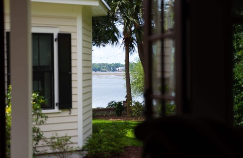 Olde Town Cottage | Cedar Bluff Cabin in May in Old Town Bluffton on the river