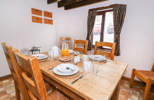 Llanidloes Cottage | Cedar Cottage, LLANIDLOES