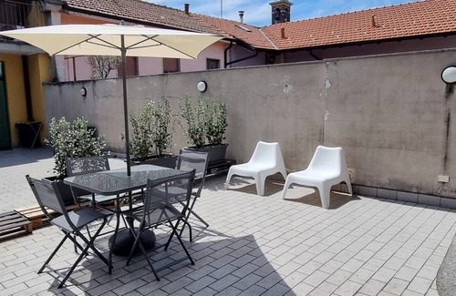 Oltrestazione Apartment | Cedar Court - Urban design and cozy quite apartment