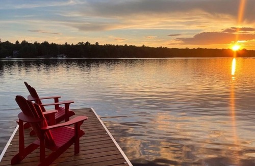 Muskoka Lakes Cottage | Cedar Cove Cottage-Firepit, Dock, Kayak, Renovated