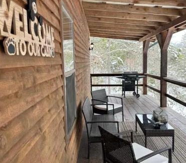 Eureka Springs House | Cedar Creek Cabins #1 - Giant Spa Tub, Large Wooded Porch, Full Kitchen, 1 Bedroom