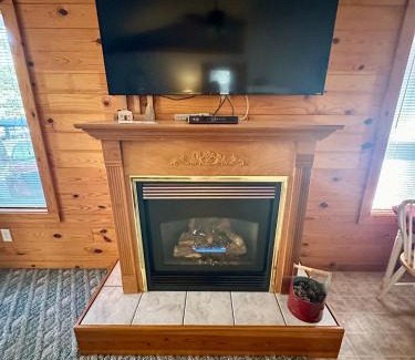 Eureka Springs House | Cedar Creek Cabins #1 - Giant Spa Tub, Large Wooded Porch, Full Kitchen, 1 Bedroom