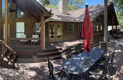 Malakoff House | Cedar Creek Lake House-Sleeps up 14 on double lot w/ fire pit & boat dock