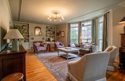 Abilene House | Cedar Crest Cottage, Charming 3-bedroom cottage near ACU, HSU, and downtown