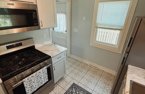 Cedar Falls House | Cedar Falls Home Between Downtown & UNI