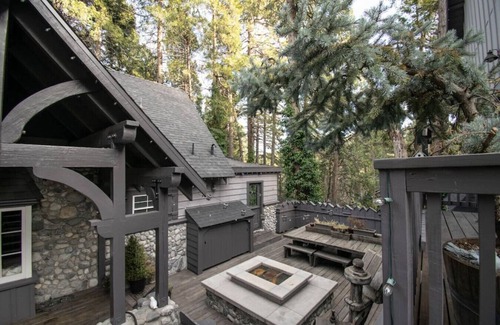 Twin Peaks Ski Chalet | Cedar Snow Cottage in Alps of Lake Arrowhead