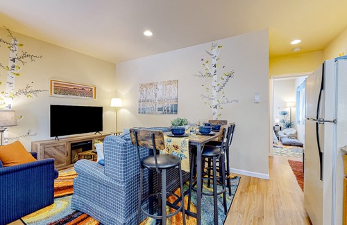Stanwood Apartment | Cedars Hideaway B | Dog-friendly apartment in Stanwood with a fire table