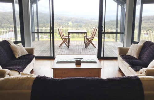 Shadforth House | Celestial Heights: Spacious with stunning panoramic views