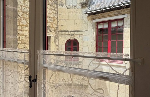 Chinon Apartment | Center Chinon Gîte XVème 2 chambres + garage vélo.
