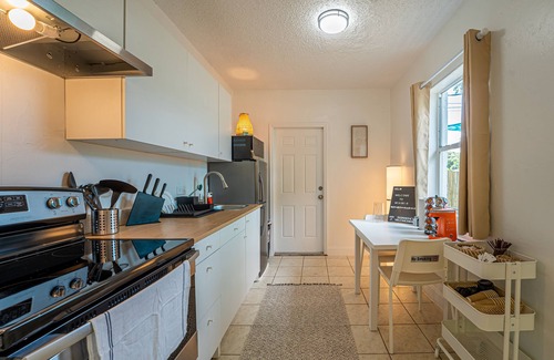 Liberty City Apartment | Center Location 1 Bad + 1 Bath w/Private Yard #1