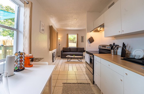 Liberty City Apartment | Center Location 1 Bad + 1 Bath w/Private Yard #1