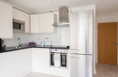 Canary Wharf Apartment | Centra Wharf